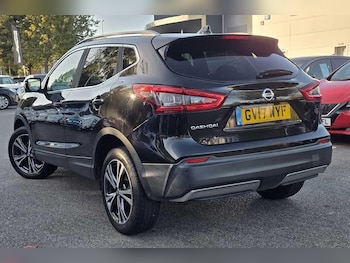 Used Nissan Qashqai 2017 for sale - 76166800: Photo 2