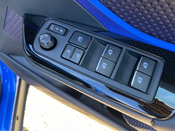 Used Toyota C-HR 2018 for sale - 75689544: Photo 16