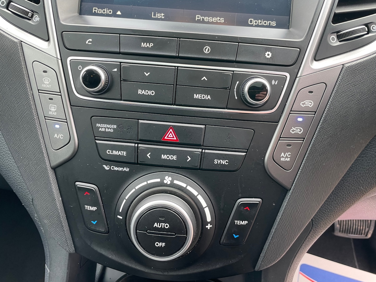 Used Hyundai Santa Fe 2018 for sale - 76397157: Photo 28