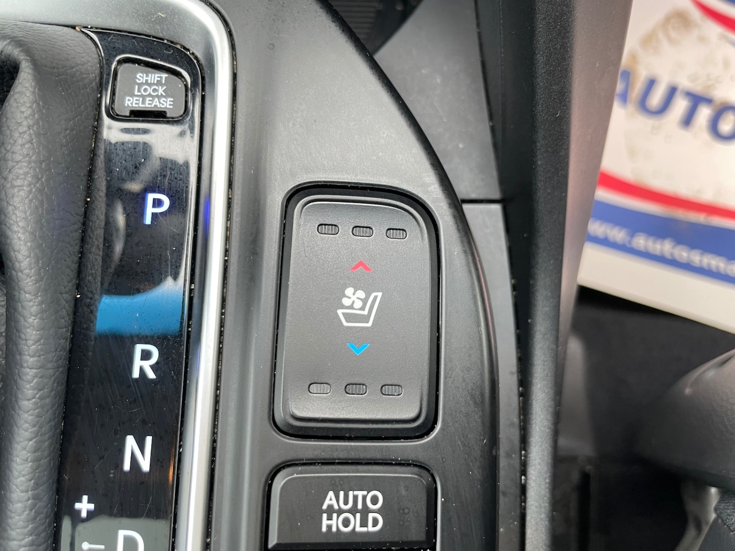 Used Hyundai Santa Fe 2018 for sale - 76397157: Photo 30