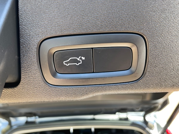 Used Volvo XC60 2018 for sale - 74769861: Photo 11