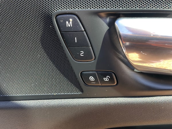 Used Volvo XC60 2018 for sale - 74769861: Photo 21