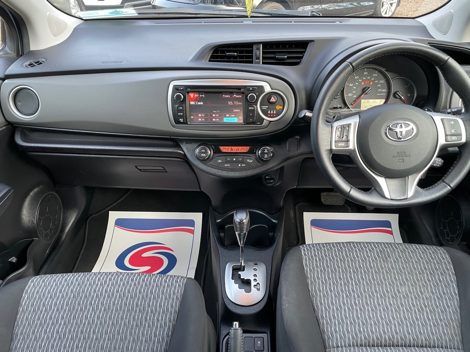 Used Toyota Yaris 2014 for sale - 76859607: Photo 15