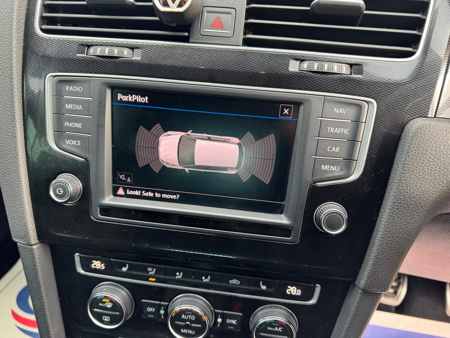 Used Volkswagen Golf 2017 for sale - 77418430: Photo 24