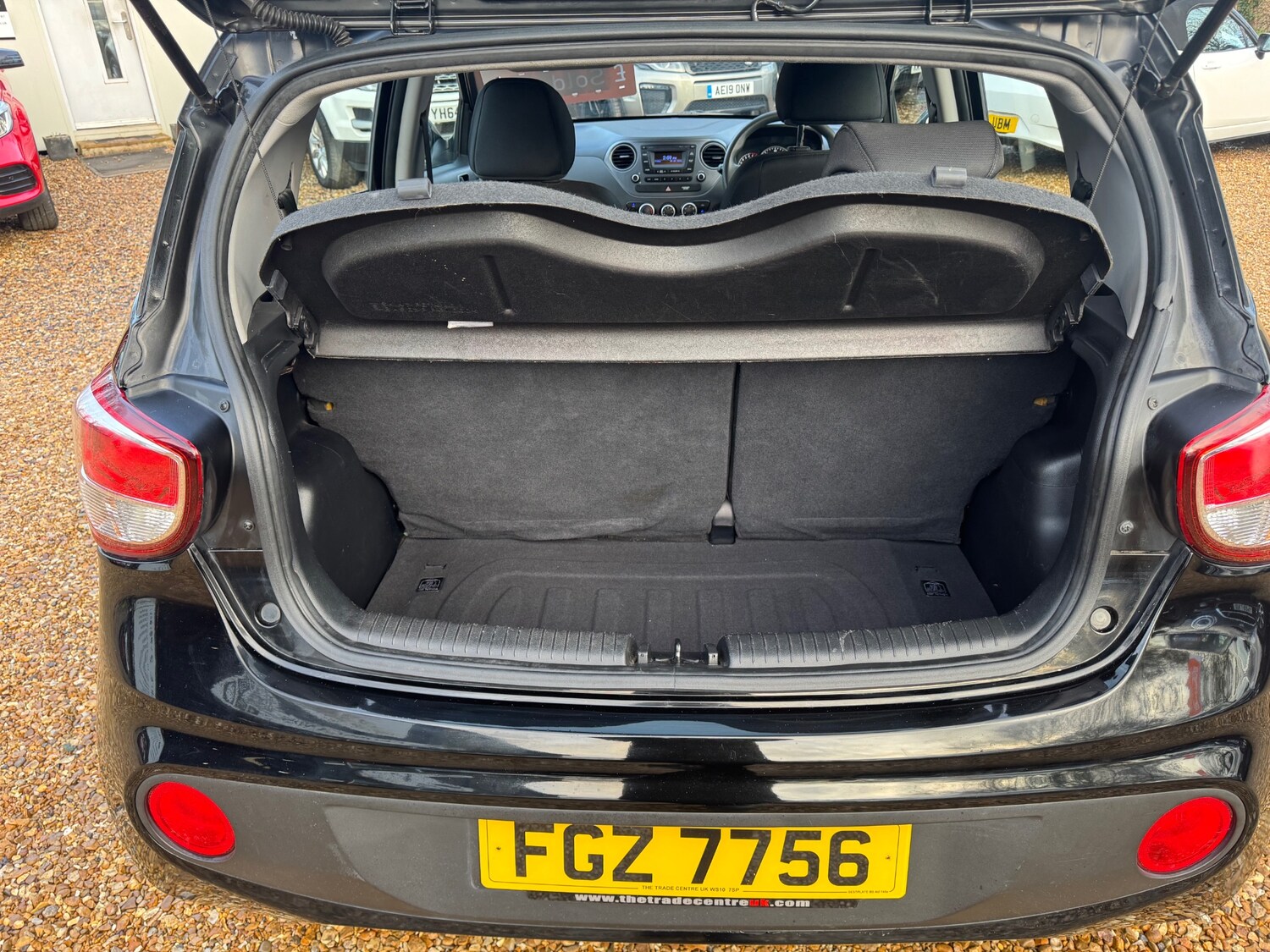 Used Hyundai i10 2017 for sale - 77519584: Photo 9