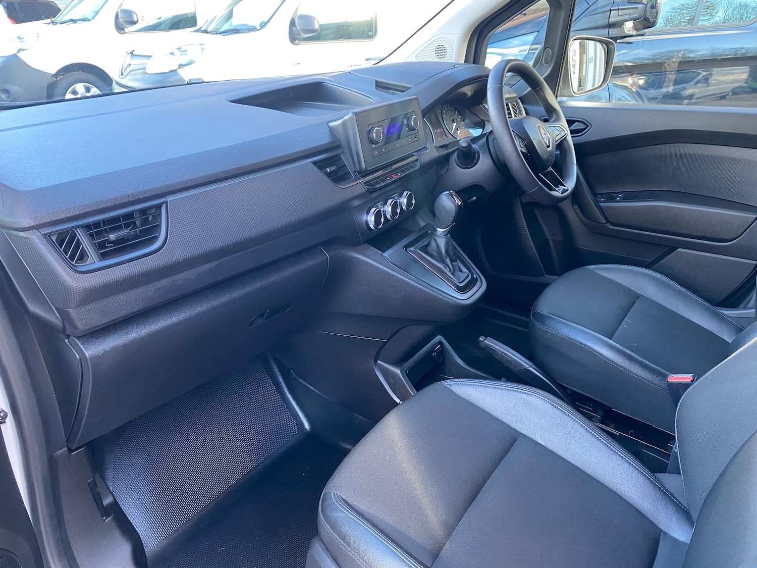 Used Renault Kangoo 2023 for sale - 76466112: Photo 4