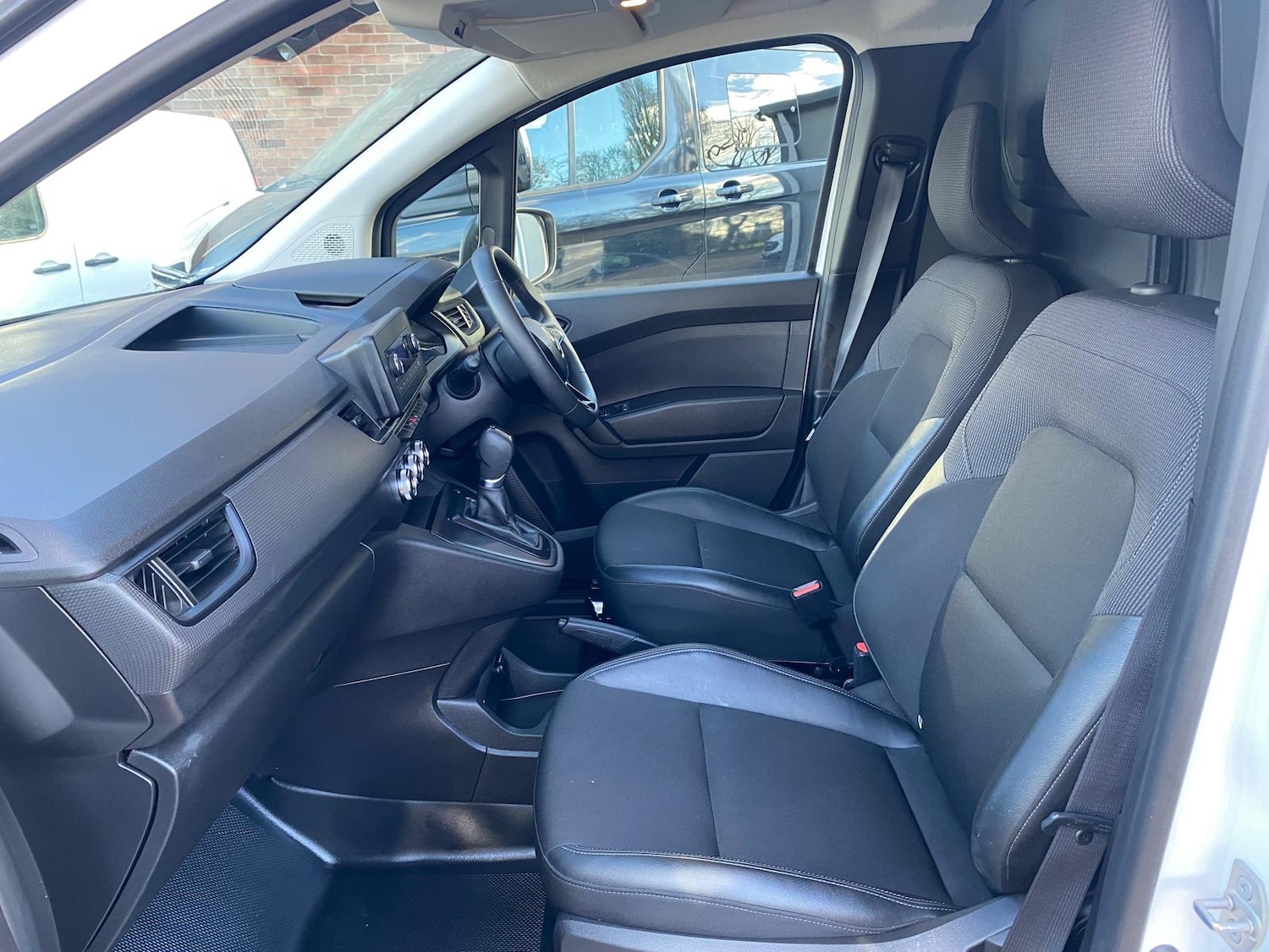 Used Renault Kangoo 2023 for sale - 76466112: Photo 5