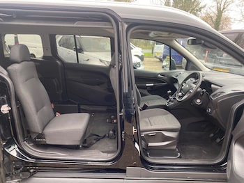 Used Ford Grand Tourneo Connect 2018 for sale - 78533367: Photo