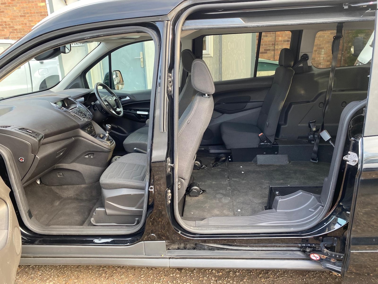 Used Ford Grand Tourneo Connect 2018 for sale - 77247641: Photo 19