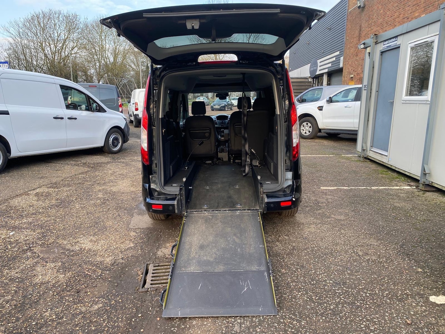 Used Ford Grand Tourneo Connect 2018 for sale - 77247641: Photo 25