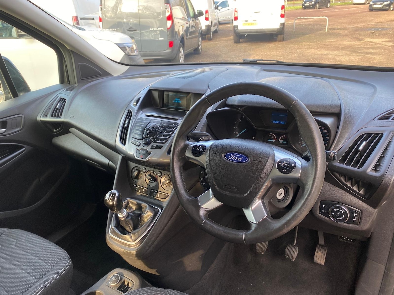 Used Ford Grand Tourneo Connect 2018 for sale - 77247641: Photo 3