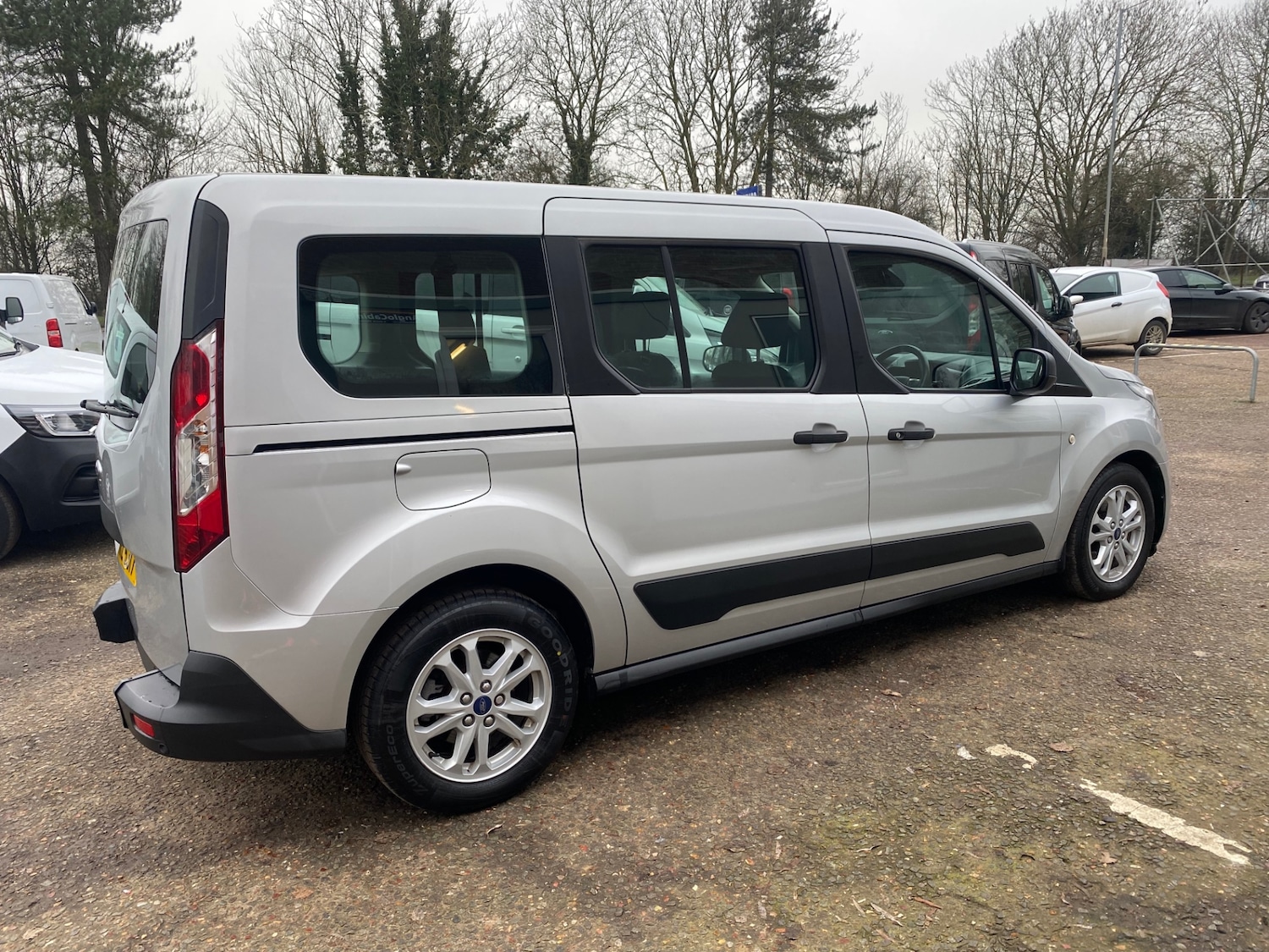 Used Ford Grand Tourneo Connect 2020 for sale - 77501944: Photo 2