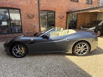 Used Ferrari California 2011 for sale - 79364947: Photo