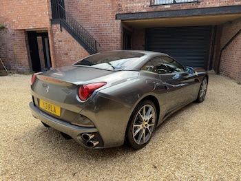Used Ferrari California 2011 for sale - 79364947: Photo