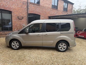 Used Ford Tourneo Connect 2016 for sale - 79552360: Photo