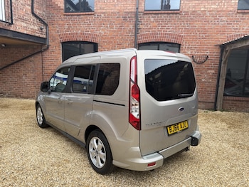 Used Ford Tourneo Connect 2016 for sale - 79552360: Photo