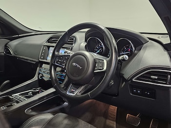 Used Jaguar F-Pace 2016 for sale - 79111852: Photo