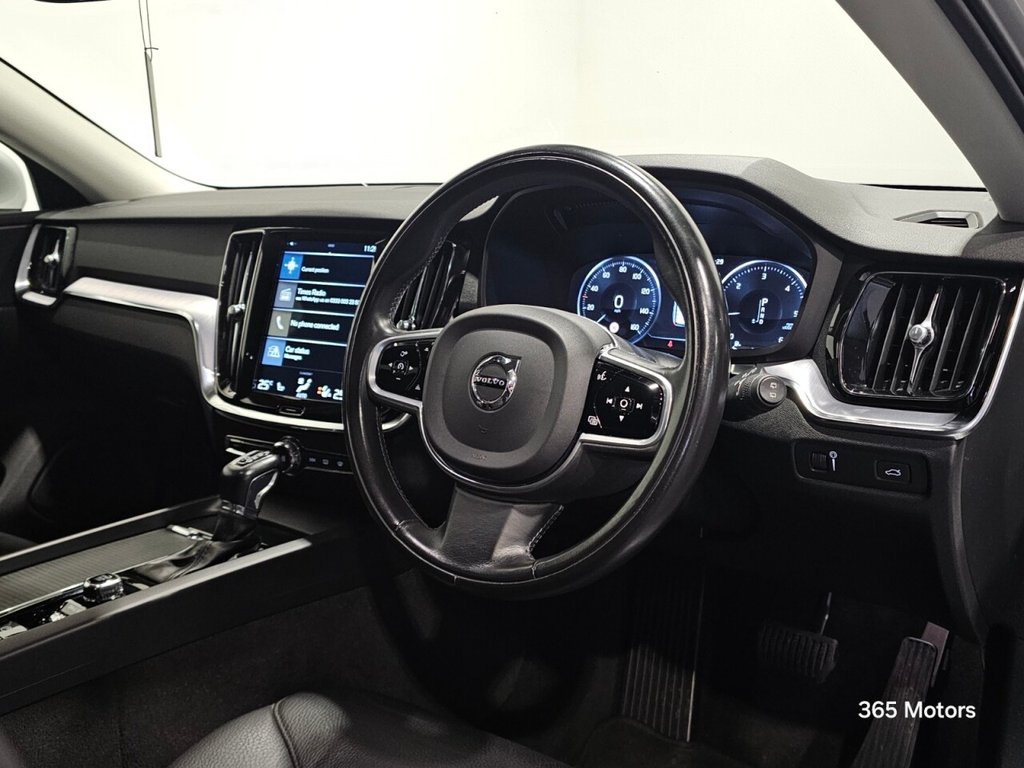 Used Volvo V60 2020 for sale - 78030806: Photo 2