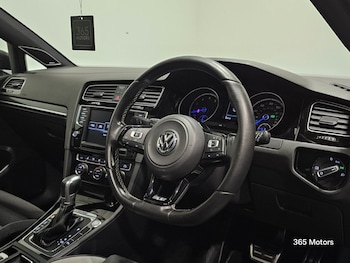 Used Volkswagen Golf 2017 for sale - 77667464: Photo