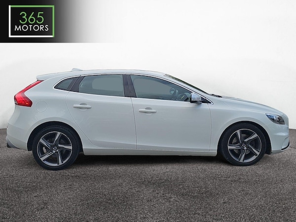 Used Volvo V40 2015 for sale - 76270228: Photo 11