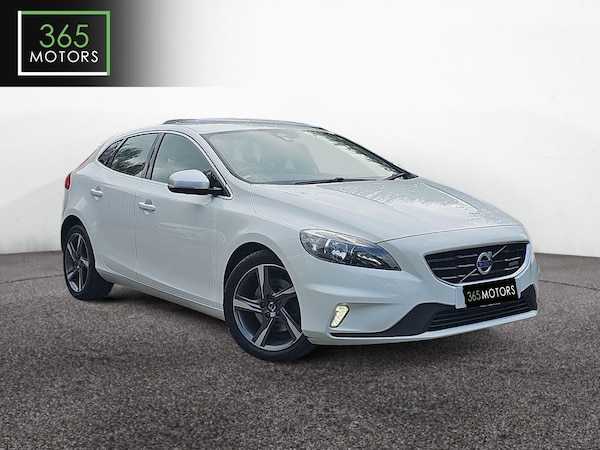 Used Volvo V40 2015 for sale - 76270228: Photo 1