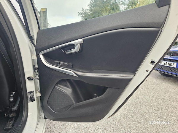 Used Volvo V40 2015 for sale - 76270228: Photo 22