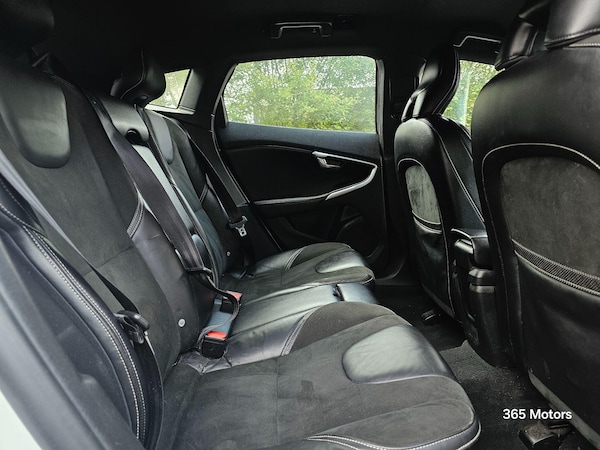Used Volvo V40 2015 for sale - 76270228: Photo 24