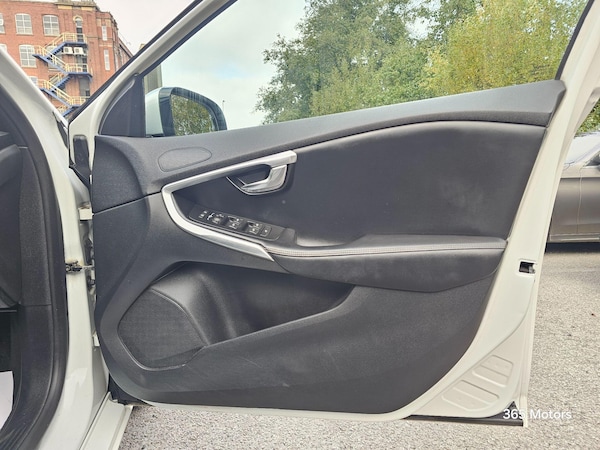 Used Volvo V40 2015 for sale - 76270228: Photo 26