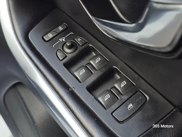 Used Volvo V40 2015 for sale - 76270228: Photo 39