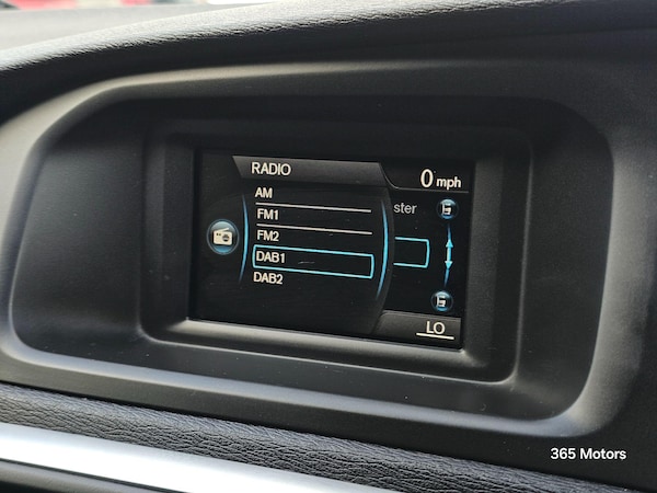Used Volvo V40 2015 for sale - 76270228: Photo 44