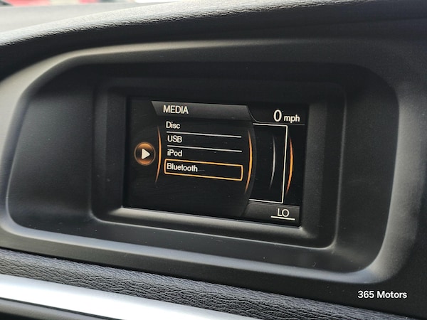 Used Volvo V40 2015 for sale - 76270228: Photo 46