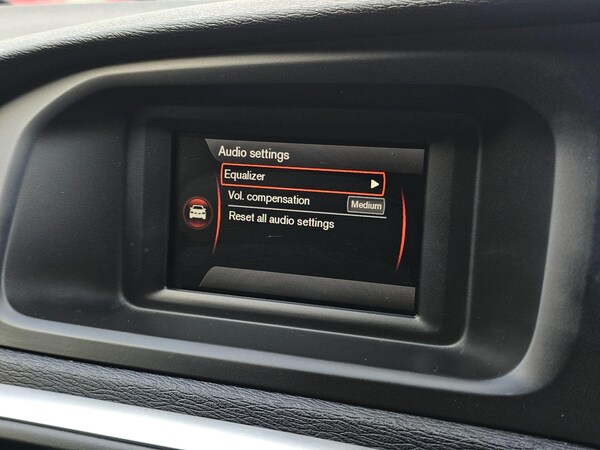 Used Volvo V40 2015 for sale - 76270228: Photo 56