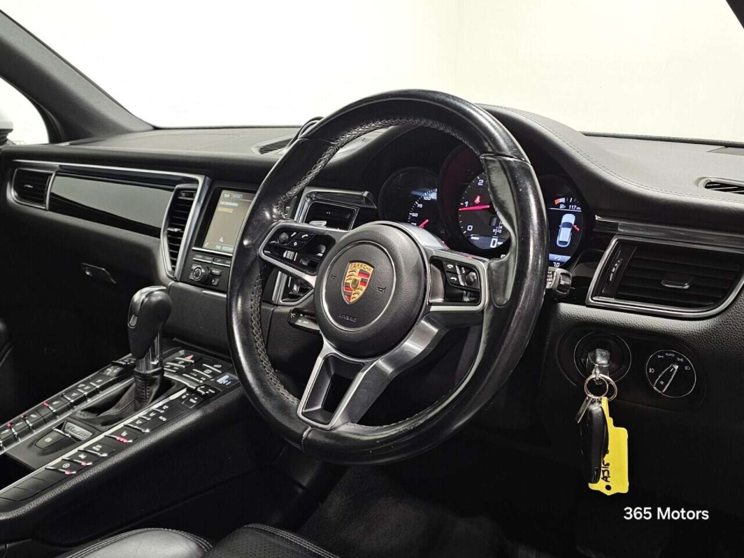 Used Porsche Macan 2015 for sale - 78149522: Photo 2
