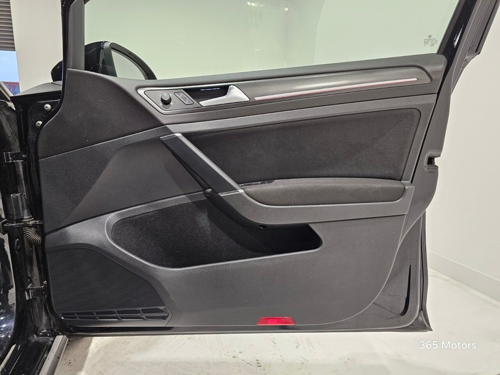 Used Volkswagen Golf 2018 for sale - 76979379: Photo 30