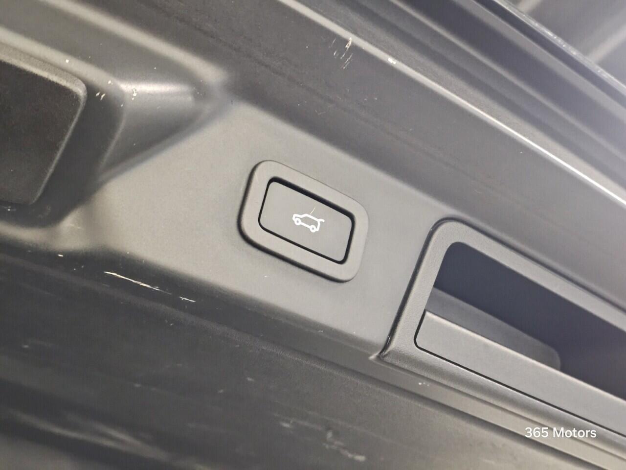 Used Land Rover Range Rover Velar 2021 for sale - 76440748: Photo 21