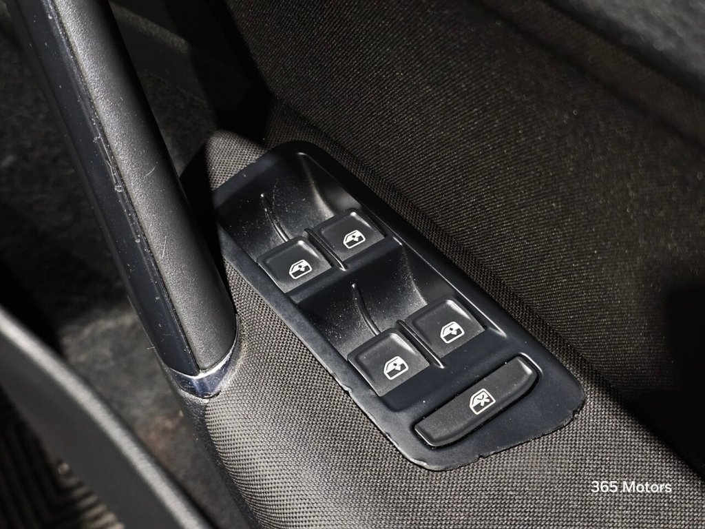 Used Volkswagen Golf 2017 for sale - 77477752: Photo 32