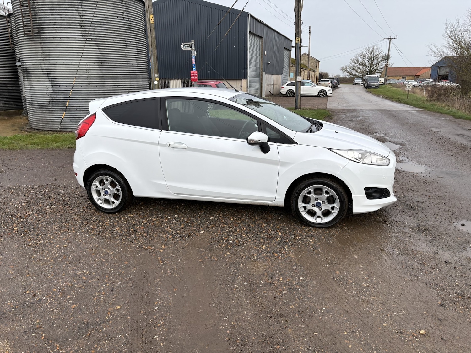 Used Ford Fiesta 2015 for sale - 77179980: Photo 3