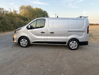 Used Renault Trafic 2017 for sale - 79537126: Photo