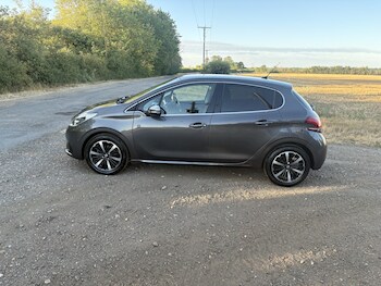 Used Peugeot 208 2019 for sale - 79474273: Photo