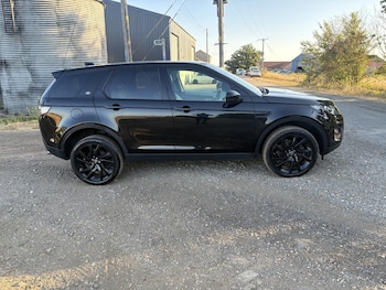 Used Land Rover Discovery Sport 2017 for sale - 79474220: Photo
