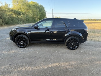 Used Land Rover Discovery Sport 2017 for sale - 79474220: Photo