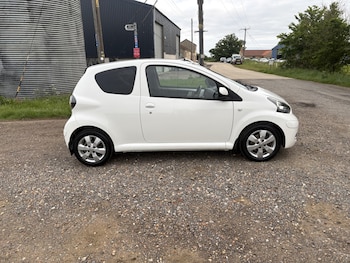 Used Toyota AYGO 2011 for sale - 78694247: Photo