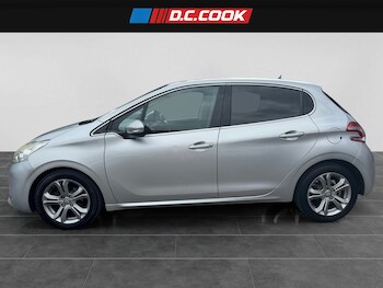 Used Peugeot 208 2015 for sale - 79115510: Photo