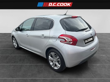 Used Peugeot 208 2015 for sale - 79246470: Photo
