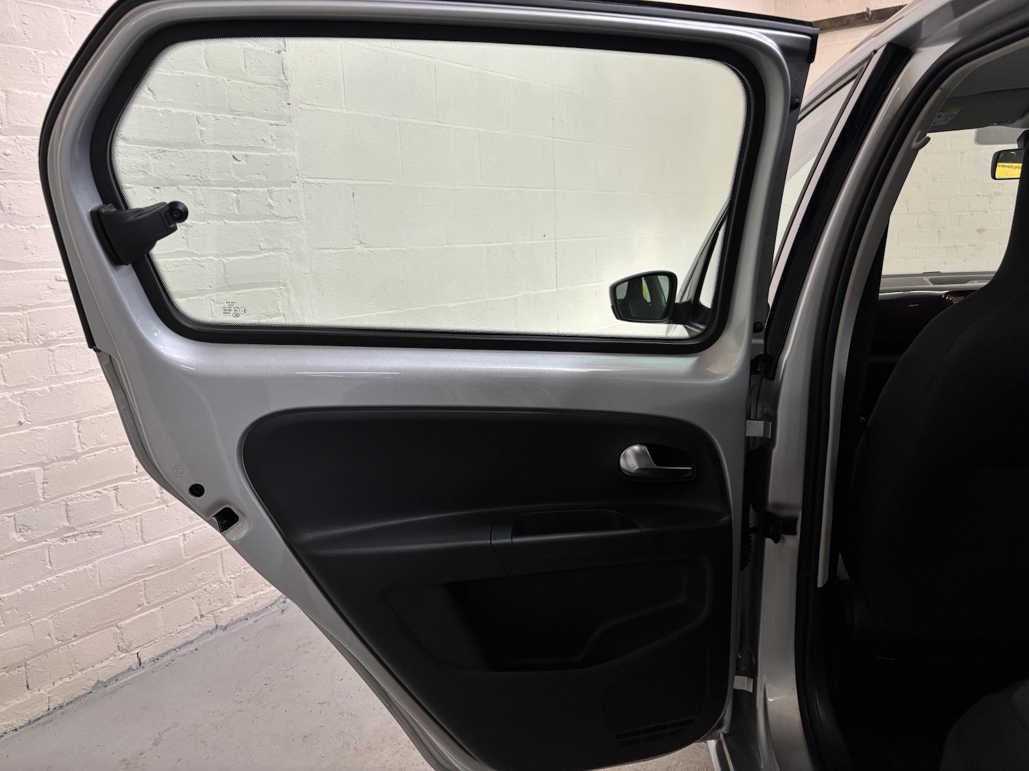 Used Volkswagen up! 2015 for sale - 77048027: Photo 24