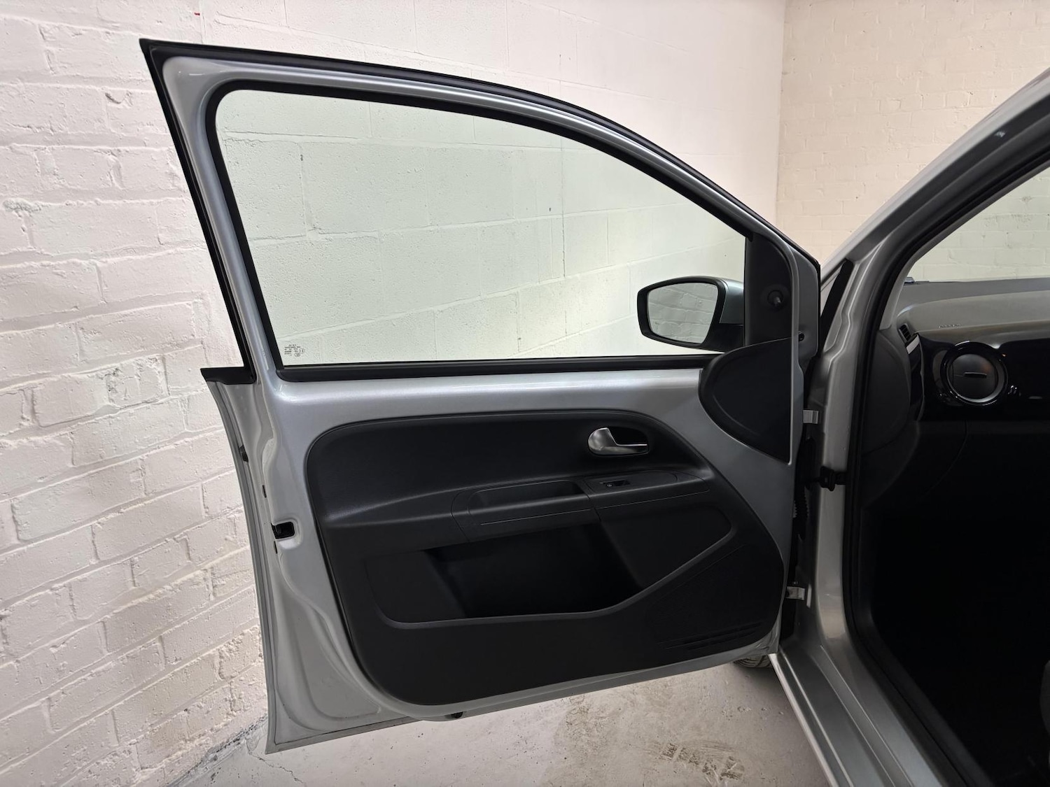 Used Volkswagen up! 2015 for sale - 77048027: Photo 26