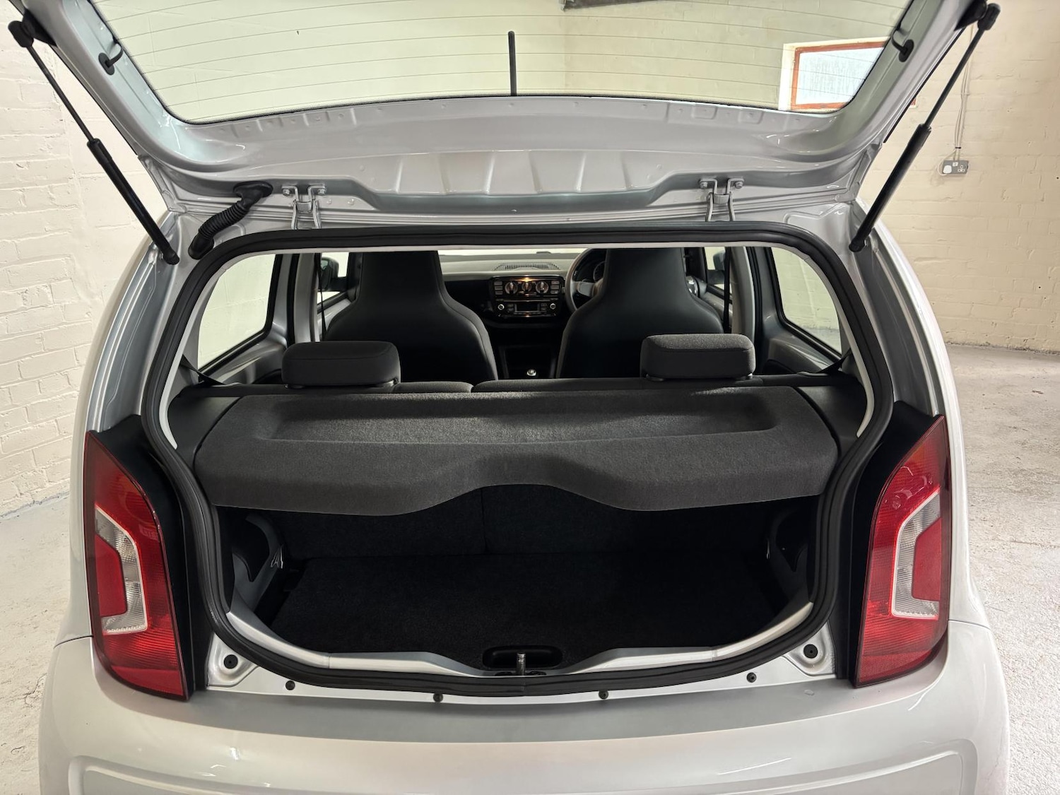 Used Volkswagen up! 2015 for sale - 77048027: Photo 28