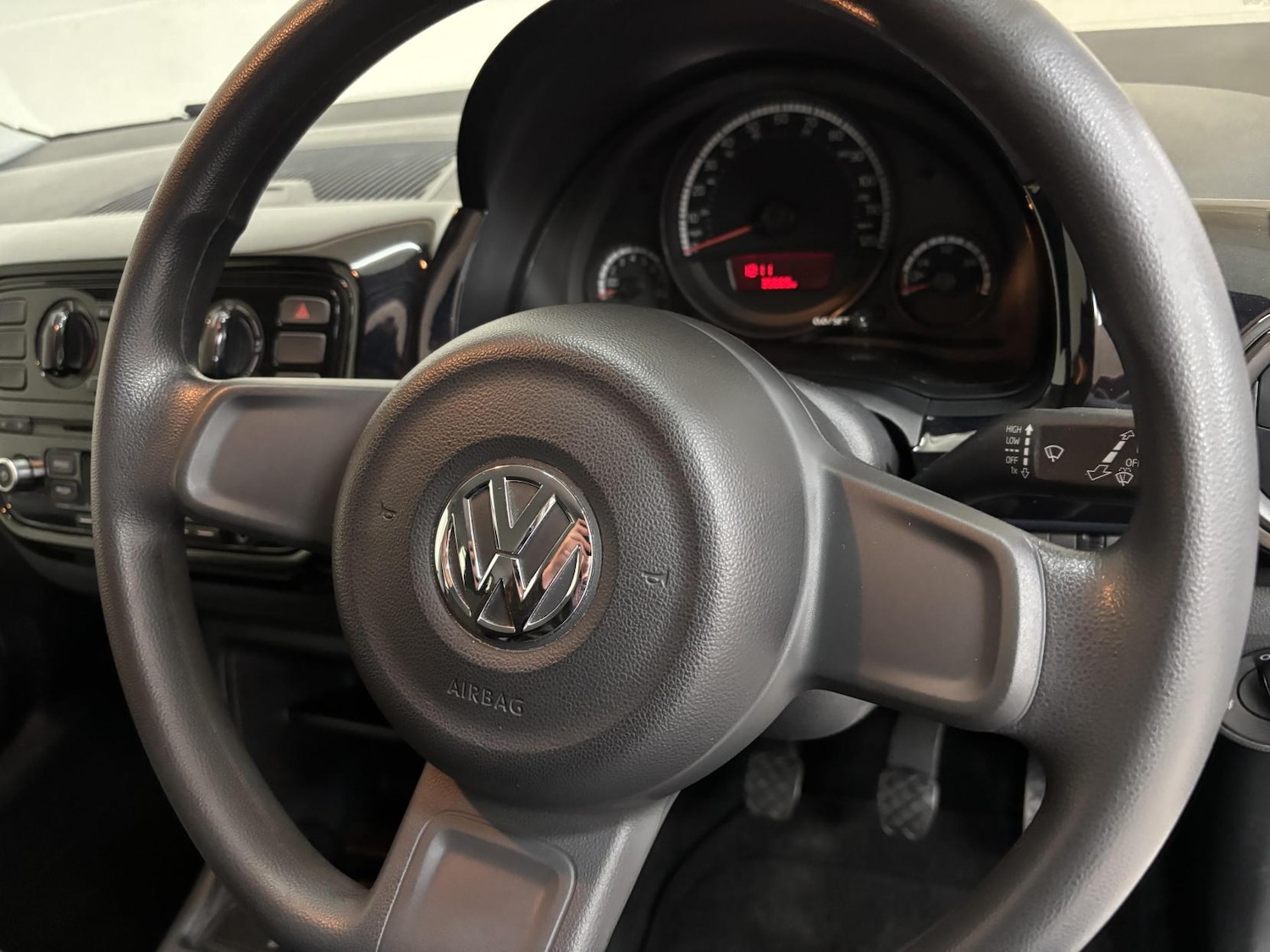 Used Volkswagen up! 2015 for sale - 77048027: Photo 36