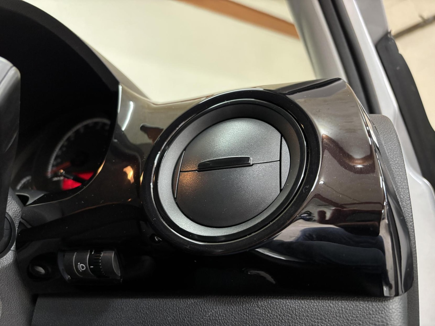 Used Volkswagen up! 2015 for sale - 77048027: Photo 38