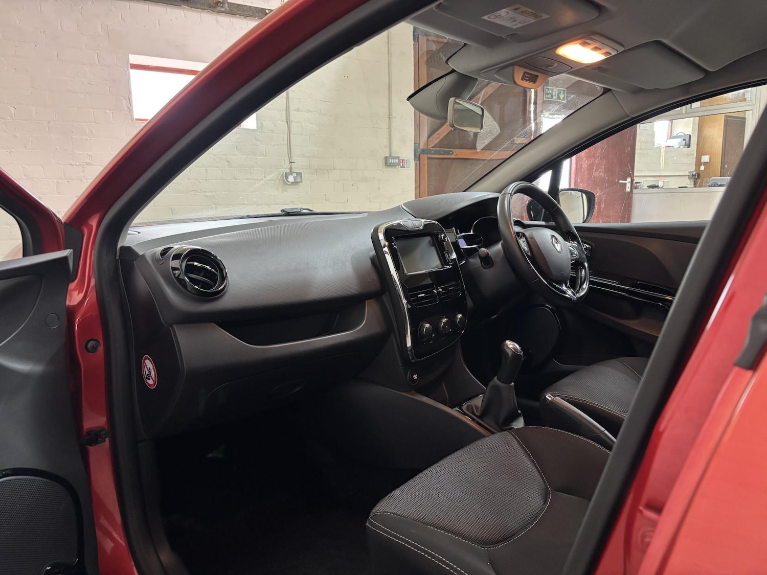 Used Renault Clio 2013 for sale - 77977378: Photo 23